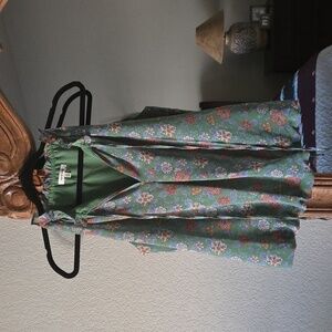 Max Studio Floral Green Sleeveless Top EUC